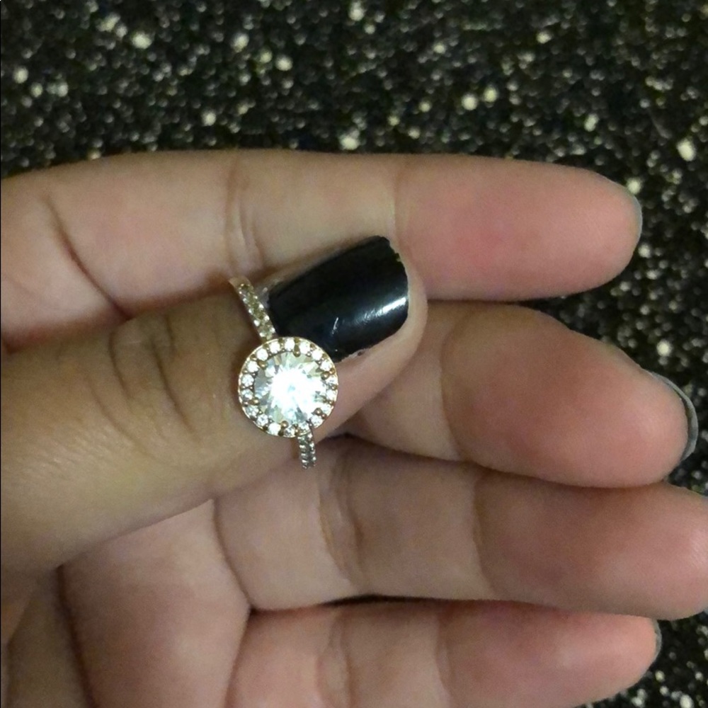 Beautiful 10k gold cz ring size 8